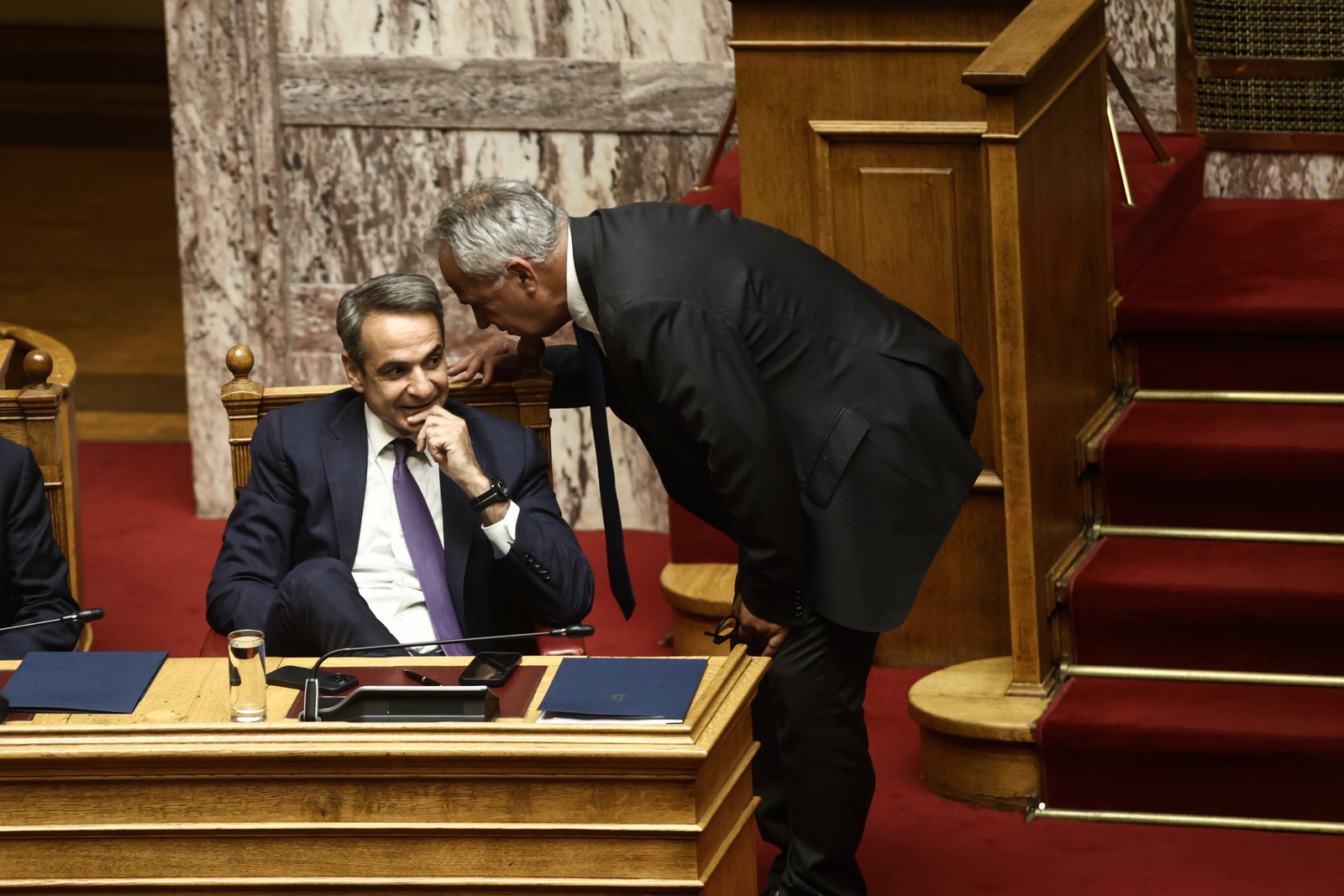 Περιοδείες με το δεξί: 42 υπουργοί και ο Βορίδης
