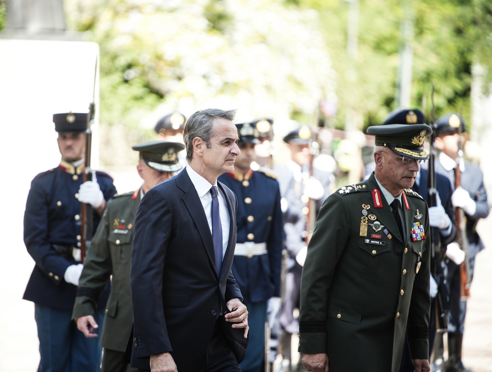 Δείξε μου ποιον πενθείς να σου πω ποιος είσαι
