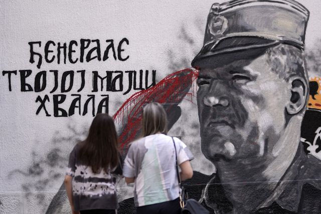 Ο Μλάντιτς και τα μαθήματα από μια πόλη που έγινε συνώνυμο της σφαγής