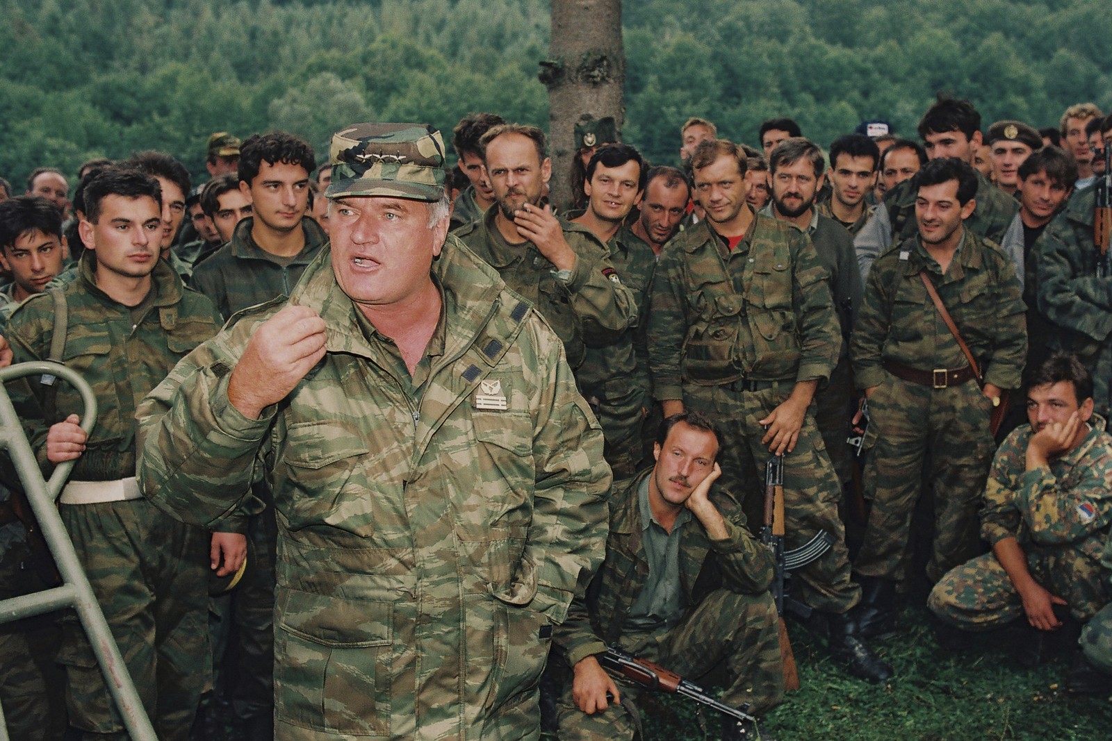 Πέθανε ο Ράτκο Μλάντιτς, ο “χασάπης της Βοσνίας”