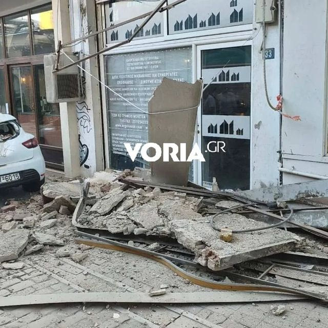 Θεσσαλονίκη: Μπαλκόνι ”προσγειώθηκε” σε ΙΧ στο κέντρο της πόλης