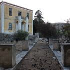 Τα νεοκλασικά της Σύρου εκπέμπουν ακόμη SOS
