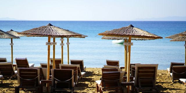 ΑΑΔΕ: 48ωρο λουκέτο και πρόστιμα σε γνωστό beach club της Πάρου