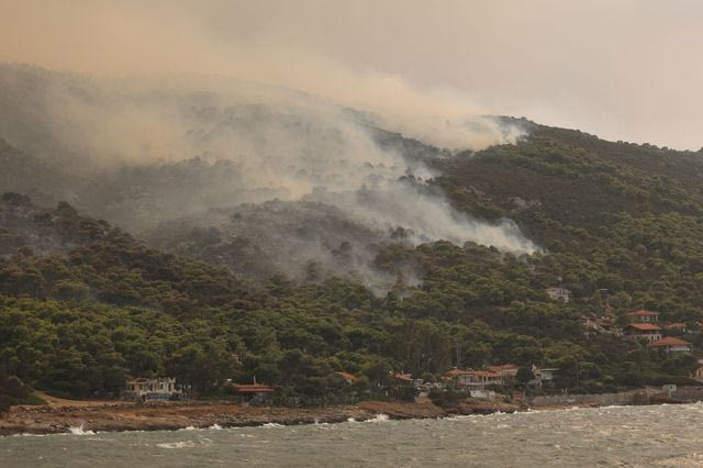 ΕΙΚΟΝΕΣ ΚΑΤΑΣΤΡΟΦΗΣ ΣΤΑ ΚΑΜΕΝΑ ΣΤΟ ΠΟΡΤΟ ΓΕΡΜΕΝΟ
