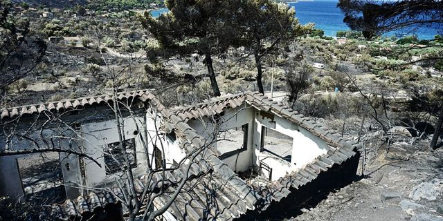 Κρανίου τόπος το Πόρτο Γερμενό από το πέρασμα της φωτιάς – Συγκλονιστικές εικόνες