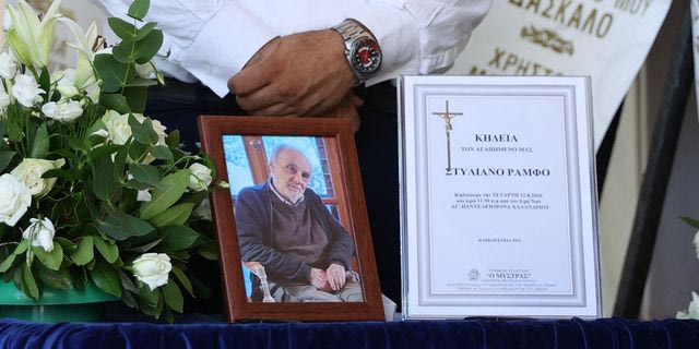 Πλήθος κόσμου στην κηδεία του Στέλιου Ράμφου