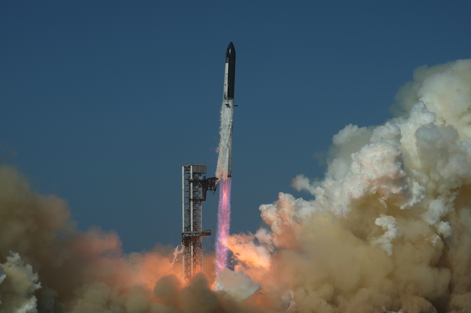 Πυραύλος της SpaceX συνετρίβη στη Σελήνη με ταχύτητα σχεδόν 9.000 χλμ/ώρα