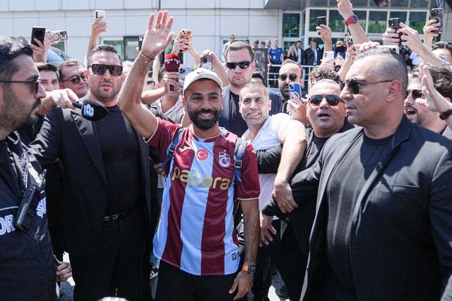 Χαμός στην άφιξη του Σαλάχ στην Τουρκία για λογαριασμό της Τραμπζονσπόρ