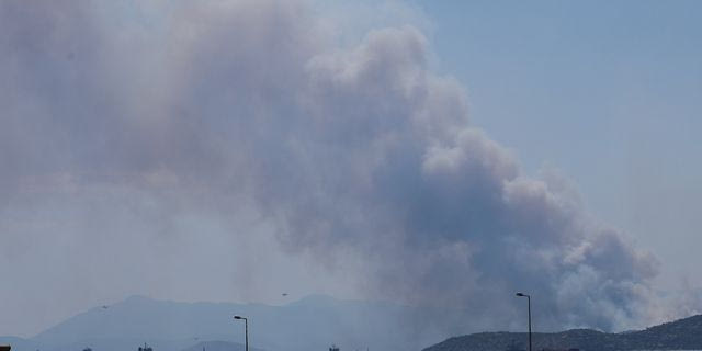 Φωτιές στη Σαλαμίνα: Εντοπίστηκαν δύο σοροί