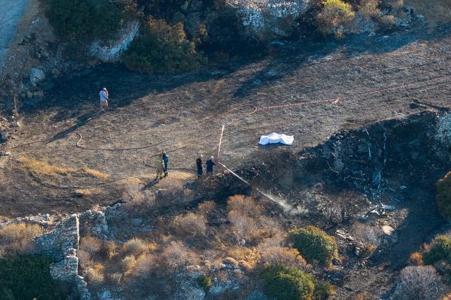 Σίφνος: Το γαμήλιο ταξίδι που κατέληξε σε τραγωδία – Τι εξετάζεται για τη συντριβή του ελικοπτέρου