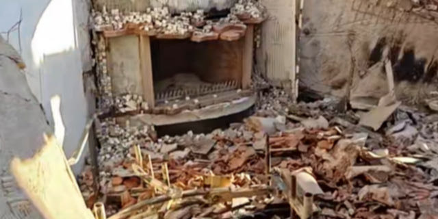 Στάχτη το σπίτι του Τάσου Χαλκιά στο Πόρτο Γερμενό: “Αυτό το κάτι δεν μπορώ να τ’ αφήσω στα παιδιά μου”