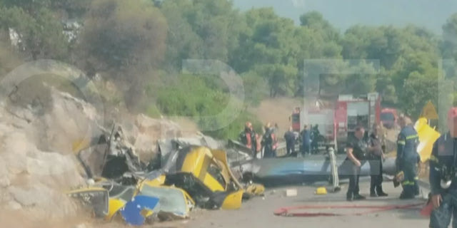 Συγκλονιστικές εικόνες από τα συντρίμμια του ελικοπτέρου στην Ψάθα