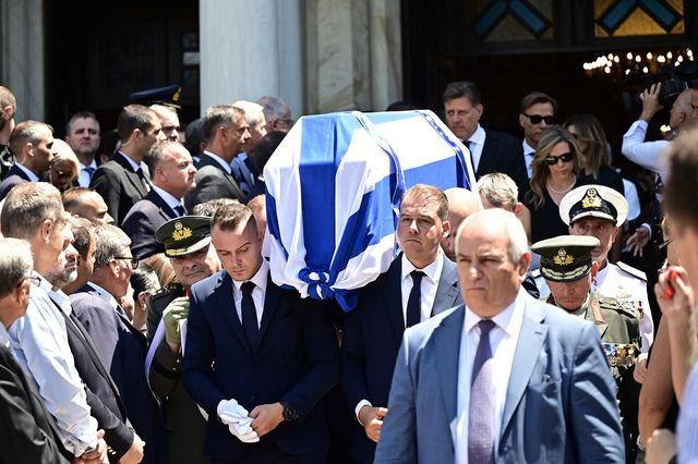 Συγκινητικό τελευταίο αντίο στον Γιάννη Βαρβιτσιώτη – Μητσοτάκης: ”Μας αφήνεις βαριά κληρονομιά”