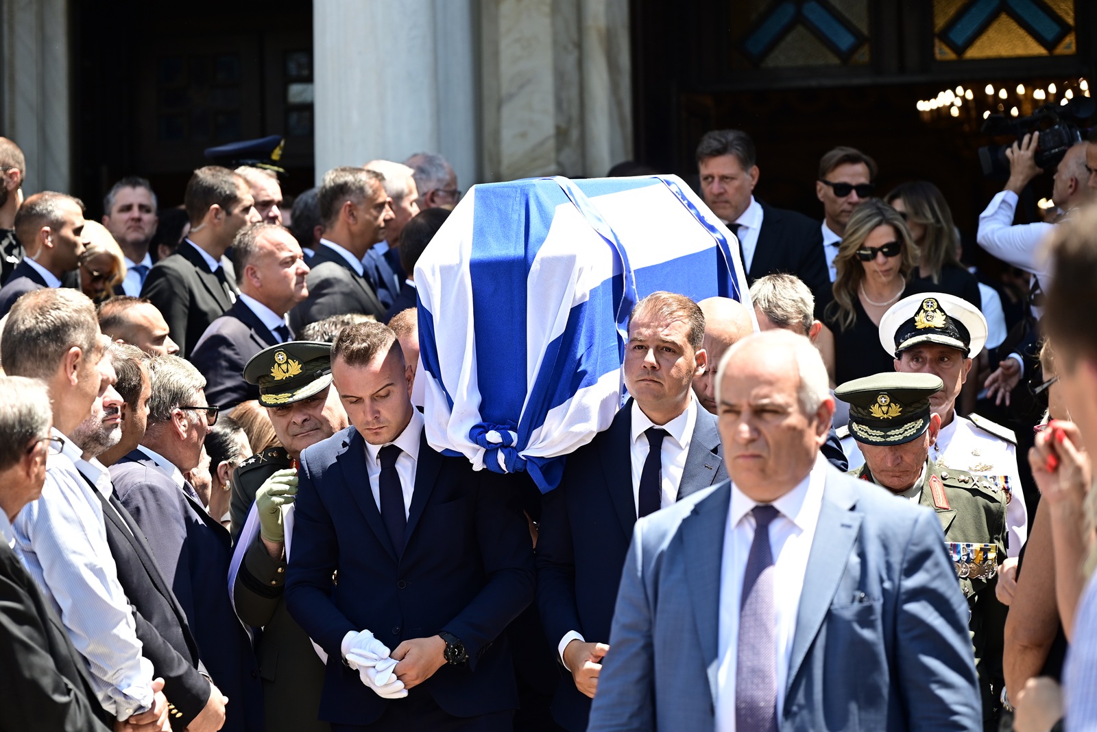 Συγκινητικό τελευταίο αντίο στον Γιάννη Βαρβιτσιώτη – Μητσοτάκης: ”Μας αφήνεις βαριά κληρονομιά”