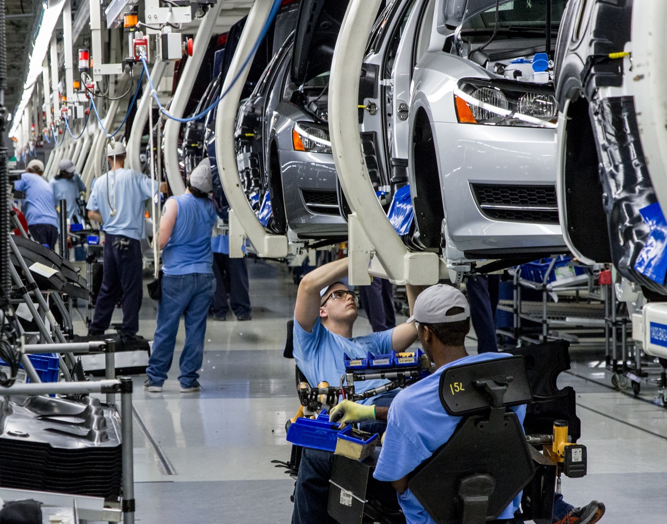 Volkswagen: Οι εργαζόμενοι γιούχαραν τον CEO μετά τις περικοπές – Τι ζητούν