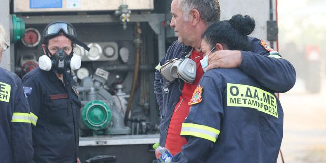 Δραματικές εικόνες από τη μεγάλη φωτιά που κατακαίει τη Χαλκιδική
