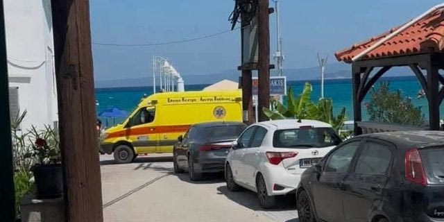 Χαλκιδική: Ασθενοφόρο δεν μπορούσε να προσεγγίσει περιστατικό λόγω σταθμευμένων ΙΧ