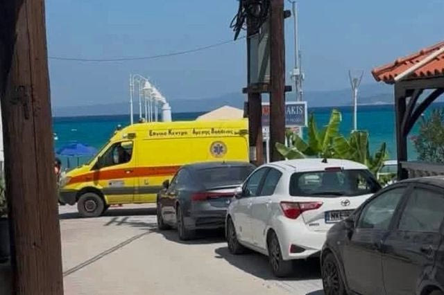 Χαλκιδική: Ασθενοφόρο δεν μπορούσε να προσεγγίσει περιστατικό λόγω σταθμευμένων ΙΧ