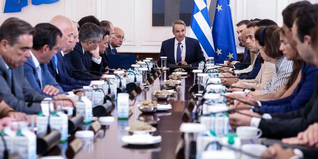 Τσαλακωμένοι και ατσαλάκωτοι