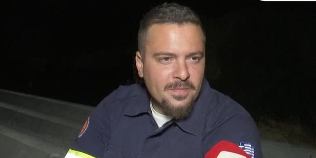 Συγκλονίζει εθελοντής πυροσβέστης: Έσωζε σπίτια από τις φλόγες, ενώ το δικό του καιγόταν