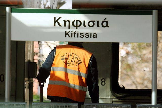 Κηφισιά: Συνελήφθη 20χρονος που παρίστανε τον αστυνομικό σε συρμό του ηλεκτρικού