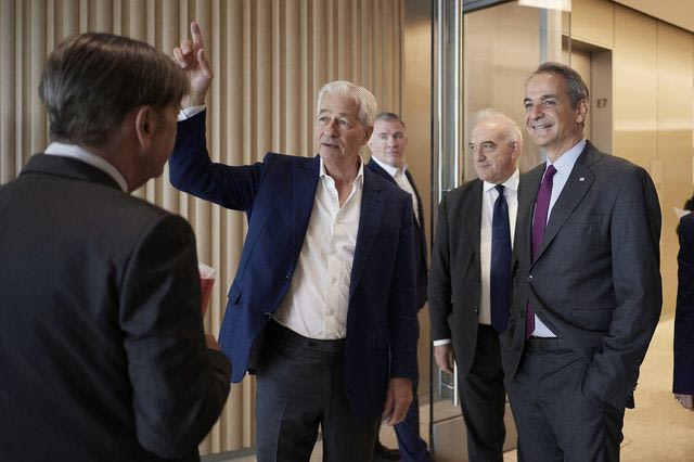 Συνάντηση Μητσοτάκη με τον CEO της JPMorgan Chase στη Νέα Υόρκη – Στο επίκεντρο η ελληνική οικονομία