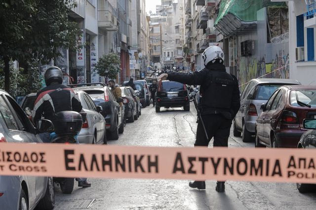 Κεραμεικός: Διακοπή κυκλοφορίας λόγω καθίζησης του οδοστρώματος