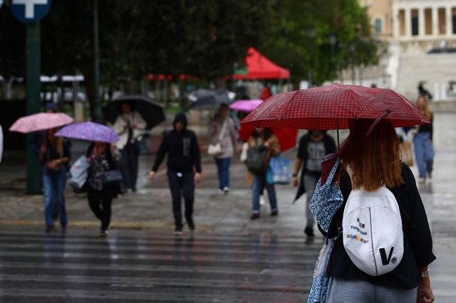 Σαββατοκύριακο με βροχές και καταιγίδες – Πώς θα εξελιχθούν τα φαινόμενα