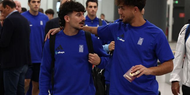 Εθνική Ελλάδας: Χειροκροτήματα για τους διεθνείς στην άφιξή τους στη Θεσσαλονίκη