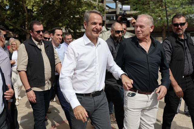 Στον Ασπρόπυργο ο Κ. Μητσοτάκης – Επίσκεψη σε Γυμνάσιο και επαφές με φορείς
