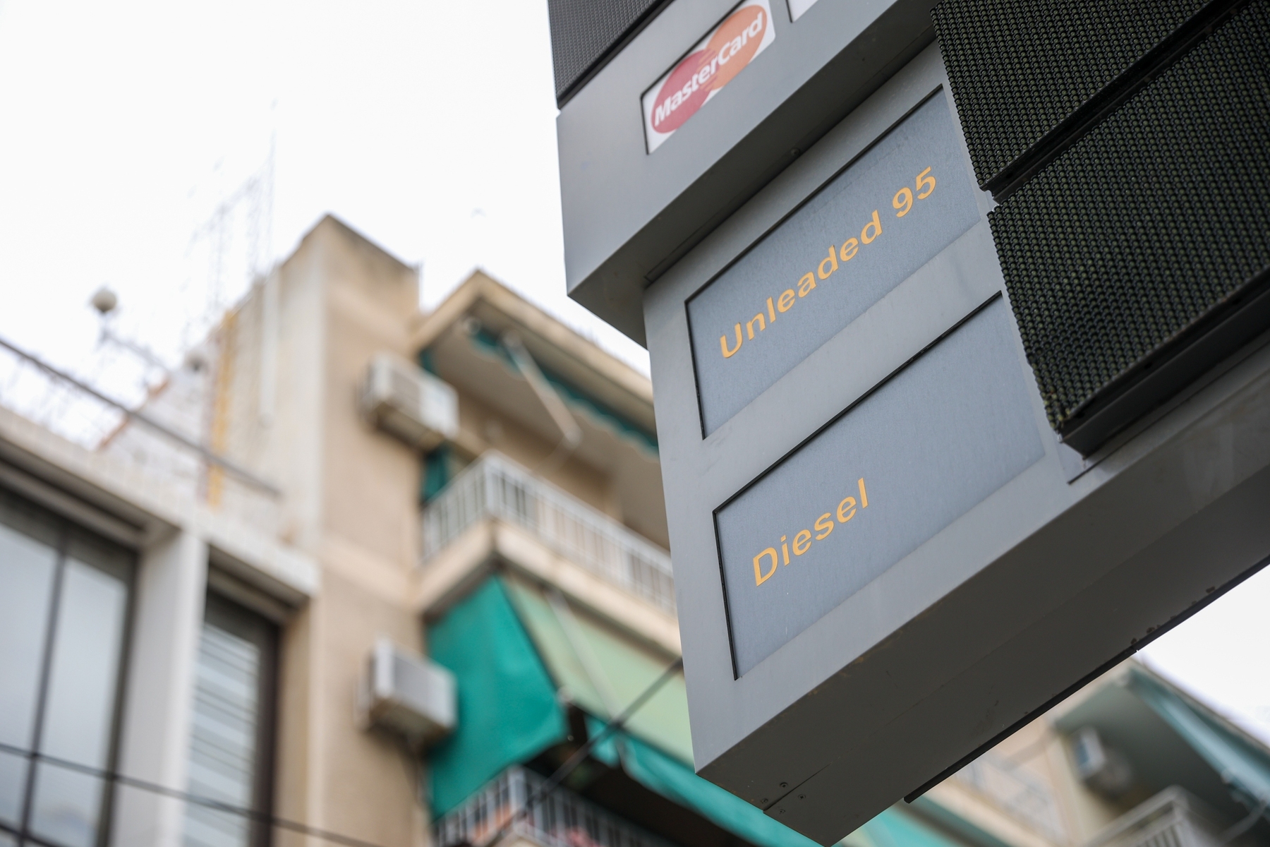 Τι κρύβεται πίσω από την αύξηση της βενζίνης;