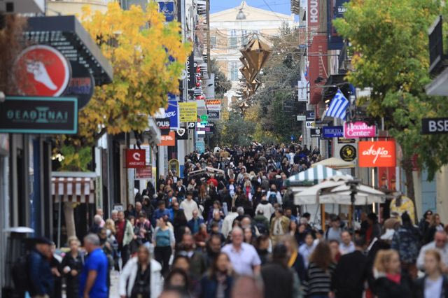 Ο διπλός ”κλοιός” του ενεργειακού ”σφίγγει” τις επιχειρήσεις και φρενάρει την κατανάλωση
