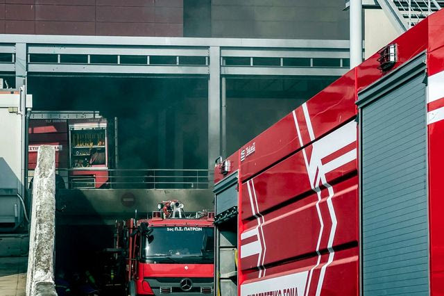 Πειραιάς: Προληπτική εκκένωση ξενοδοχείου λόγω καπνών – Απομακρύνθηκαν 70 ένοικοι