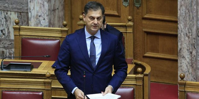 Τα μαζεύει ο Θεοχάρης μετά τις σφοδρές αντιδράσεις περί “κακομοίρηδων”