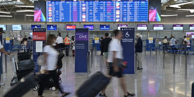 Τουρισμός: Εισπράξεις 18,2 δισ. ευρώ στο 8μηνο – Άλμα αφίξεων αλλά χαμηλότερη δαπάνη τον Αύγουστο