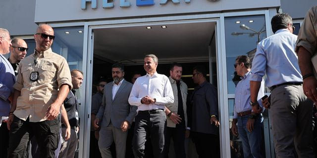 Ο Μητσοτάκης και το avatar τεχνητής νοημοσύνης “Ευγενία”