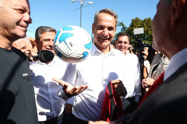 ΔΕΘ: Η βόλτα Μητσοτάκη, το τροχόσπιτο “των εκλογών” και ο Απόλλων Καλαμαριάς
