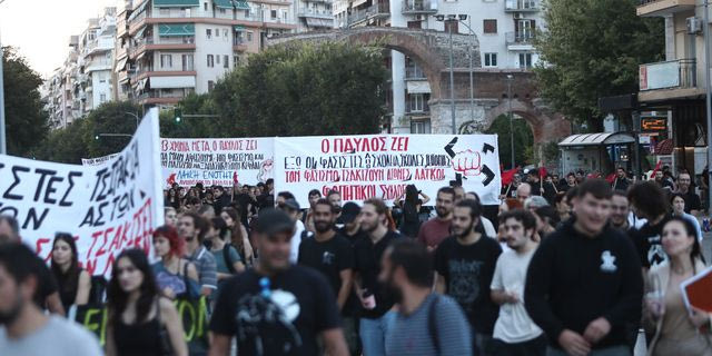 “Ο Παύλος ζει”: Πορεία στη Θεσσαλονίκη για τα 13 χρόνια από τη δολοφονία Φύσσα