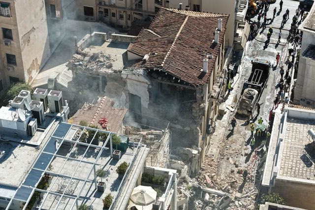 Έκρηξη στην Πλάκα: Στους έξι οι αγνοούμενοι – Καμία ένδειξη ζωής στα συντρίμμια