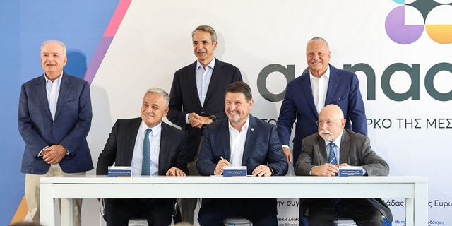 Έπεσαν οι υπογραφές για το ΑΕΝΑΟΝ – Τι είπαν Μητσοτάκης και Χαρδαλιάς