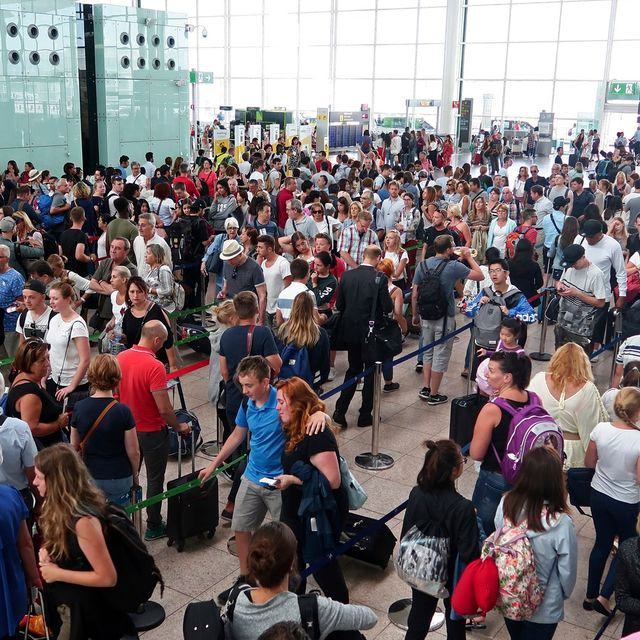 Πώς ένα σφάλμα διάρκειας ενός χιλιοστού του δευτερολέπτου προκάλεσε χάος στις πτήσεις της Βρετανίας