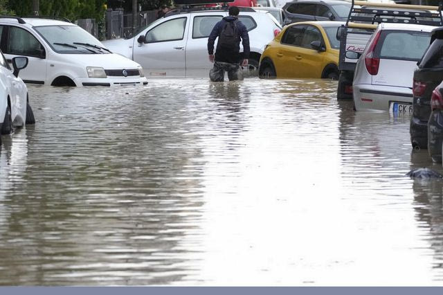 Φονική κακοκαιρία στην Ιταλία: Δύο γυναίκες νεκρές – Πλημμύρες και καταστροφές