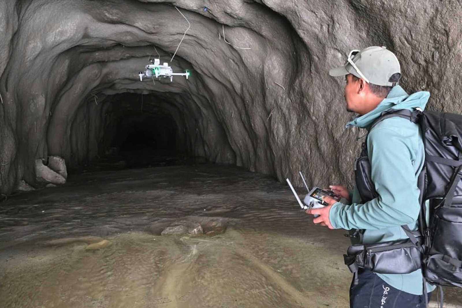 Νεπάλ: Drones “χτενίζουν” τις λάσπες για εγκλωβισμένους εργαζόμενους