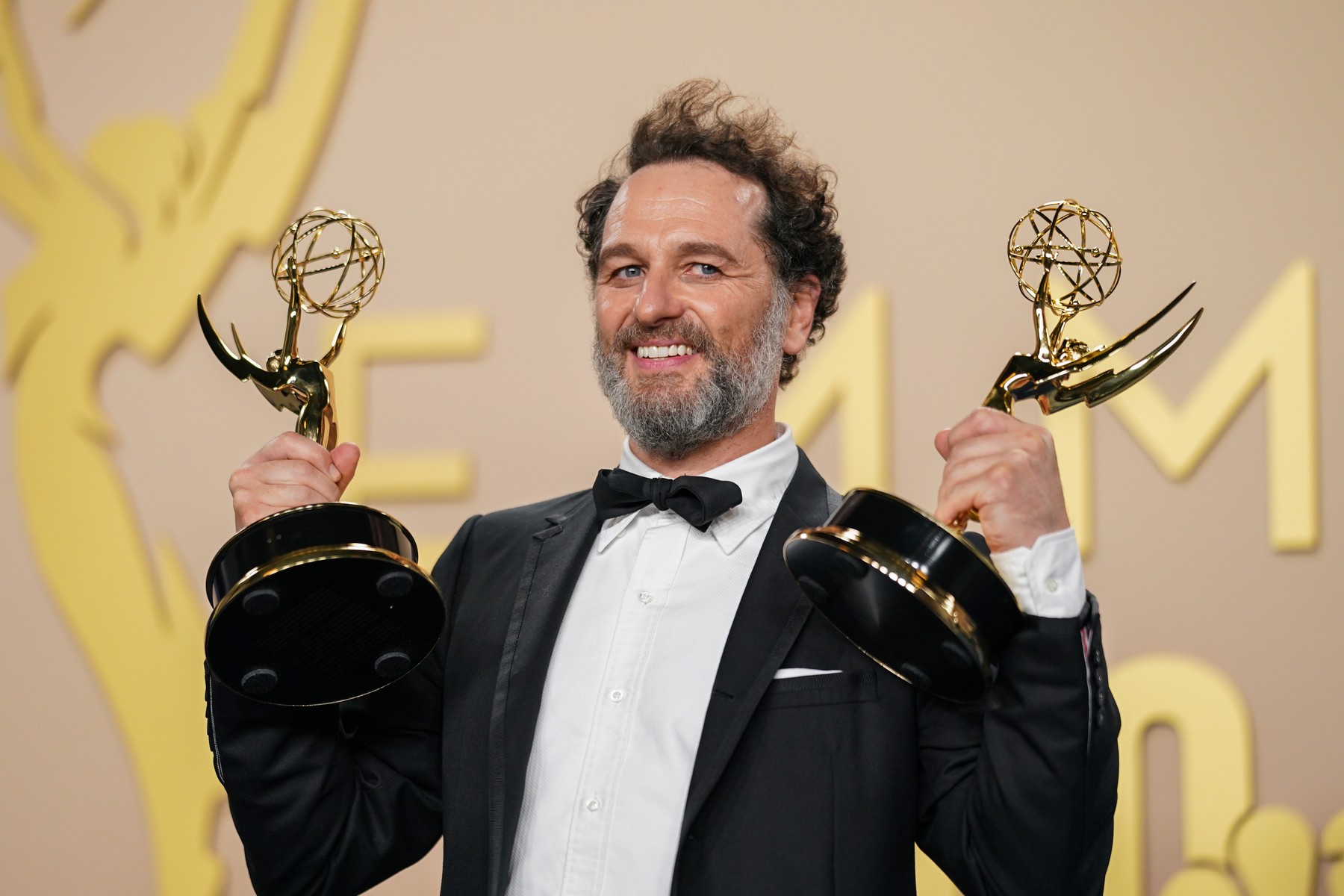 Βραβεία Emmy 2026: Θρίαμβος για το ”Widow’s Bay” με 14 βραβεία – Έγραψε ιστορία ο Matthew Rhys