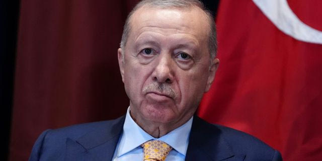 Ερντογάν: Συγκαλεί τους οικονομικούς επιτελείς για την κρίση των funds