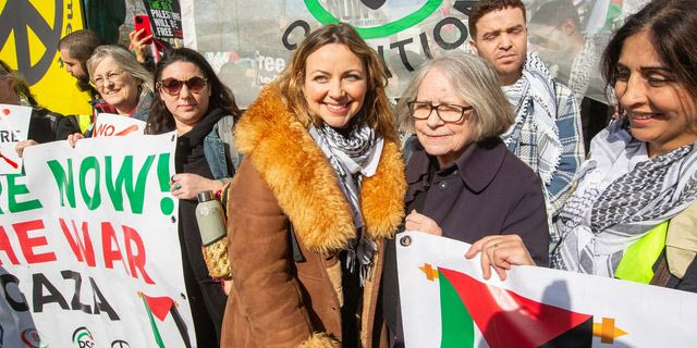 Charlotte Church κατά Ed Sheeran: “Επέλεξε τον καπιταλισμό, αντί να κάνει το σωστό”