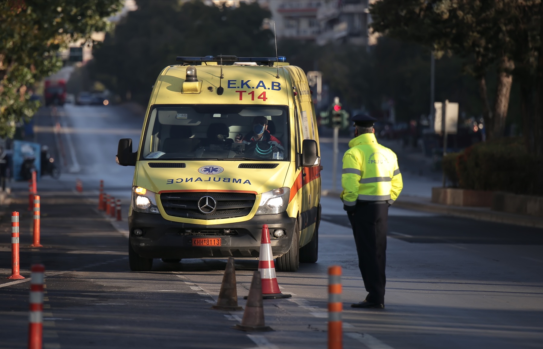 Μηχανή παρέσυρε ανδρόγυνο με παιδάκι στην Αλεξάνδρας – Τέσσερις τραυματίες