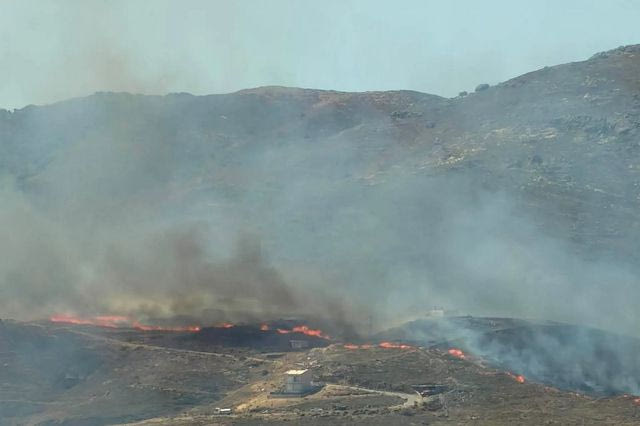 Φωτιά στην Κάρυστο – Νέο μήνυμα από το 112 για απομάκρυνση