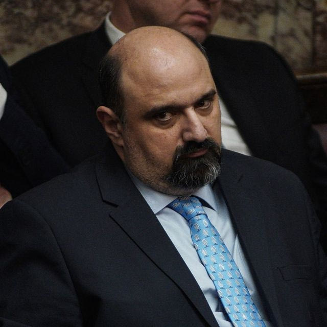 Η παραπομπή Τριαντόπουλου ξαναβάζει “φωτιά” στην πολιτική αντιπαράθεση