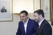 Ο Μητσοτάκης δεν θα πέσει με το “ο καθένας μόνος του”
